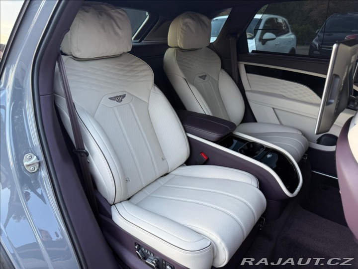 Bentley Bentayga Extended Wheelbase Azure 2024
