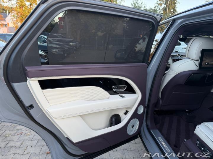 Bentley Bentayga Extended Wheelbase Azure 2024