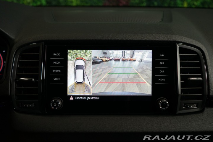 Škoda Karoq 1.5TSI*ACC*DSG*TAŽNÉ*LED* 2025