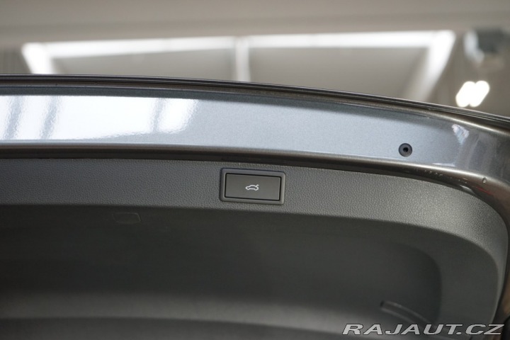 Škoda Karoq 1.5TSI*ACC*DSG*TAŽNÉ*LED* 2025