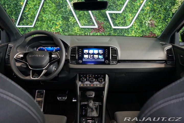 Škoda Karoq 1.5TSI*ACC*DSG*TAŽNÉ*LED* 2025