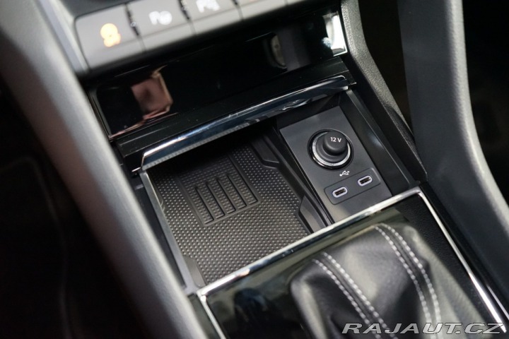 Škoda Karoq 1.5TSI*ACC*DSG*TAŽNÉ*LED* 2025