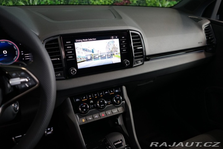 Škoda Karoq 1.5TSI*ACC*DSG*TAŽNÉ*LED* 2025