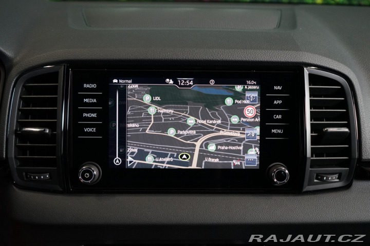 Škoda Karoq 1.5TSI*ACC*DSG*TAŽNÉ*LED* 2025