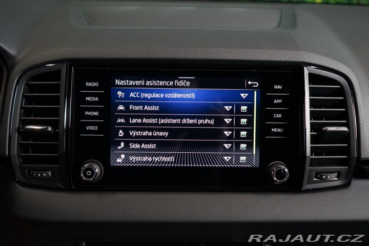 Škoda Karoq 1.5TSI*ACC*DSG*TAŽNÉ*LED* 2025