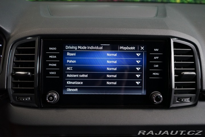 Škoda Karoq 1.5TSI*ACC*DSG*TAŽNÉ*LED* 2025