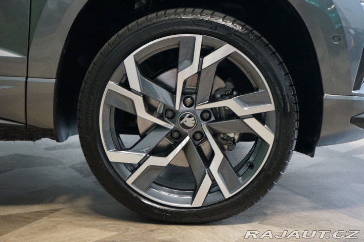 Škoda Karoq 1.5TSI*ACC*DSG*TAŽNÉ*LED* 2025