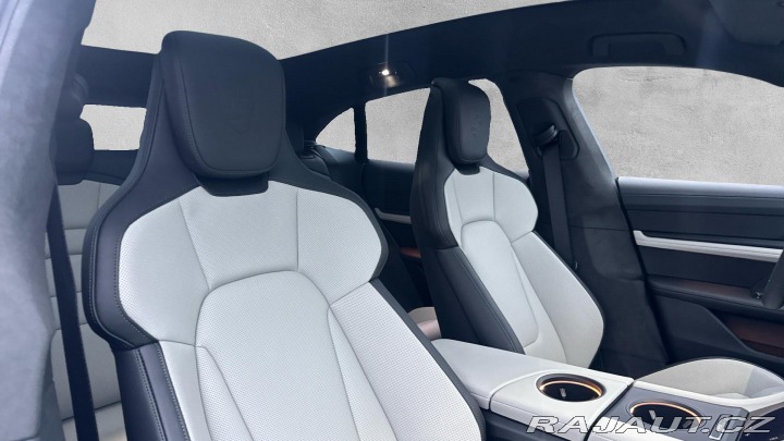 Porsche Taycan Turbo Cross Turismo 2025