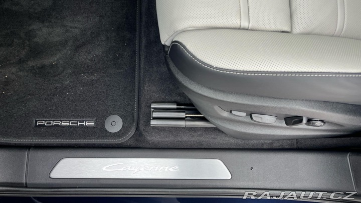 Porsche Cayenne E-Hybrid 2025