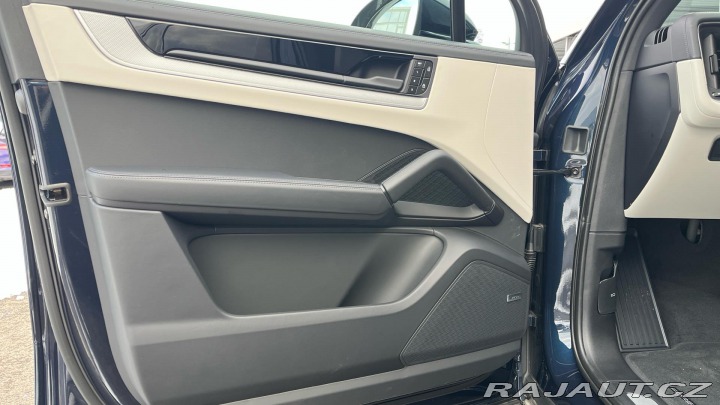 Porsche Cayenne E-Hybrid 2025