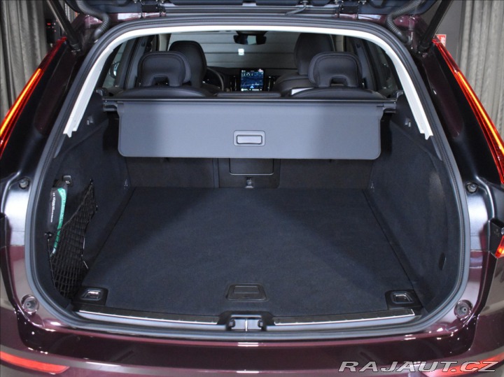 Volvo XC60 2,0 B5 AWD Plus bezklíč,B 2025