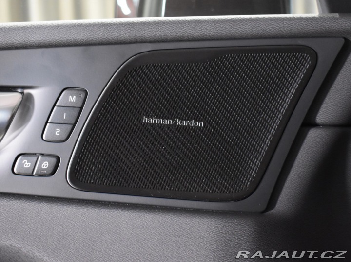 Volvo XC60 2,0 B5 AWD Plus 2025