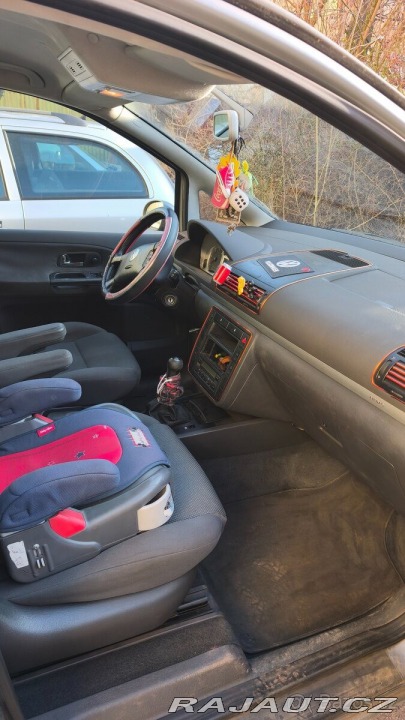 Volkswagen Sharan 1,9   tdi 96 kw rok 2004 2004