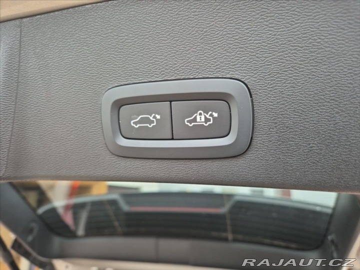 Volvo XC40 2,0 B3 Plus Dark 2023