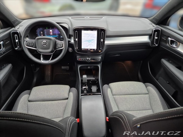 Volvo XC40 2,0 B3 Plus Dark 2023