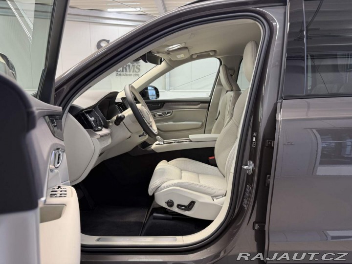 Volvo XC90 B5 2.0L 250+14 HP AT8 AWD 2026