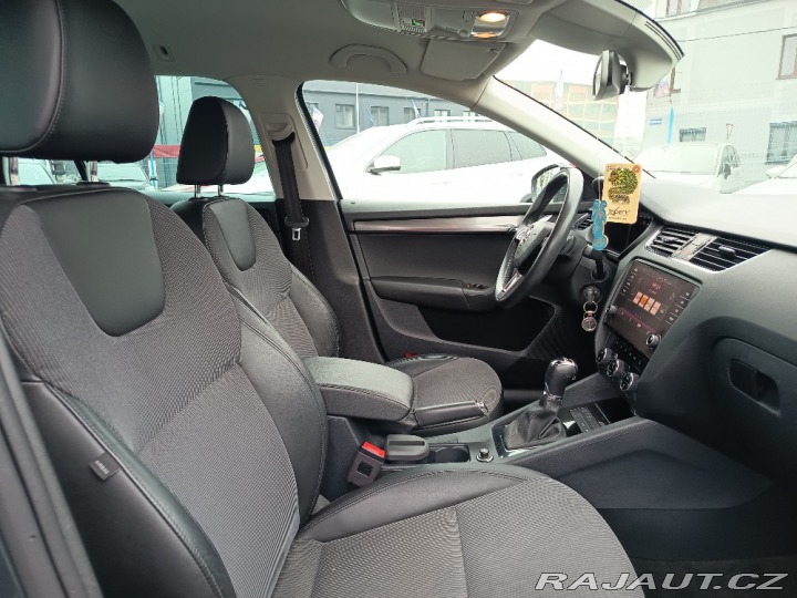 Škoda Octavia Combi 1,6TDI Style DSG 2020