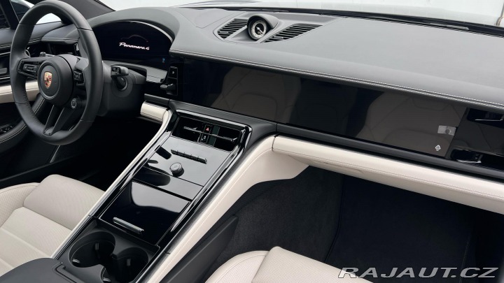 Porsche Panamera 4 E-Hybrid 2025