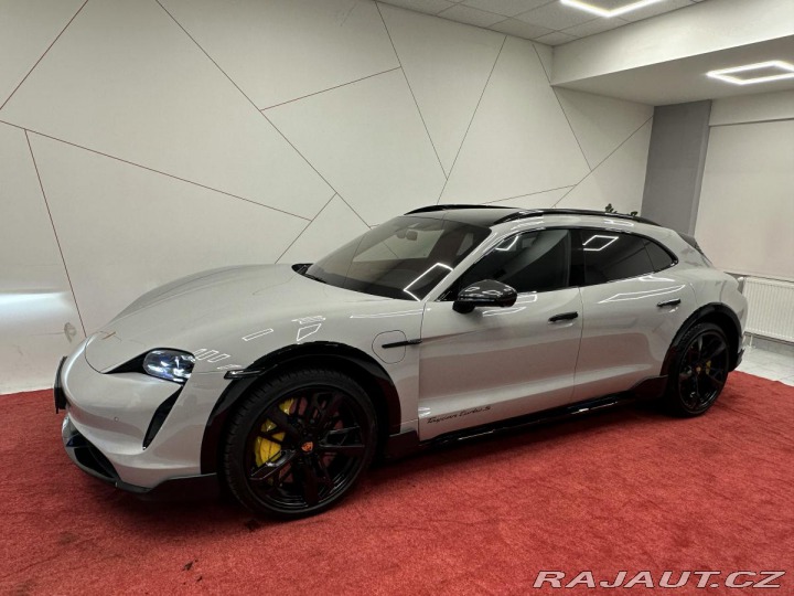 Porsche Taycan Cross TurismoTurbo S*Záru 2022