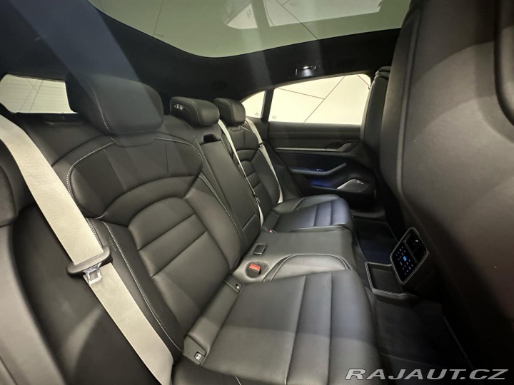 Porsche Taycan Cross TurismoTurbo S*Záru 2022