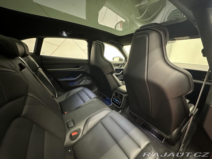 Porsche Taycan Cross TurismoTurbo S*Záru 2022