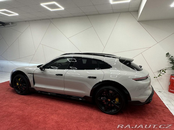 Porsche Taycan Cross TurismoTurbo S*Záru 2022