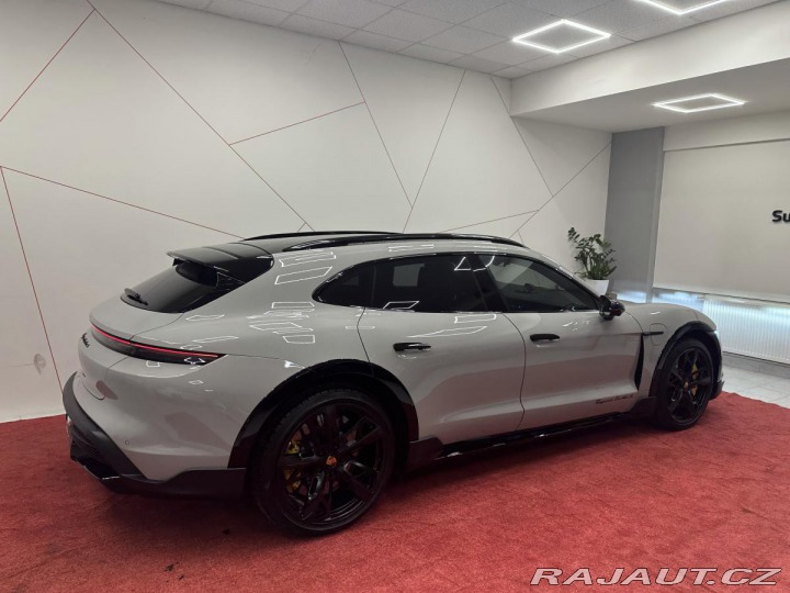 Porsche Taycan Cross TurismoTurbo S*Záru 2022