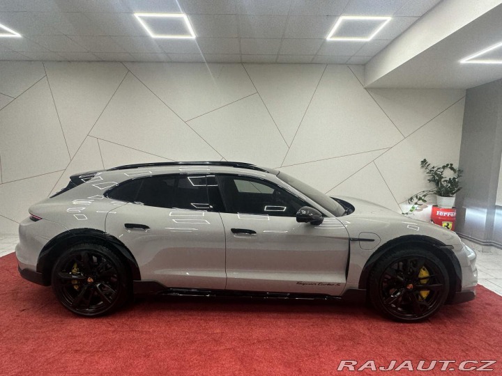 Porsche Taycan Cross TurismoTurbo S*Záru 2022