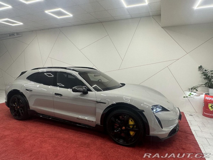Porsche Taycan Cross TurismoTurbo S*Záru 2022