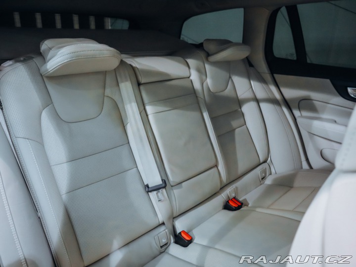 Volvo V60 T8 Inscription AWD 2019