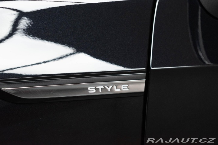 Volkswagen Golf 1.5 TSI STYLE*2xPNEU*DPH* 2023