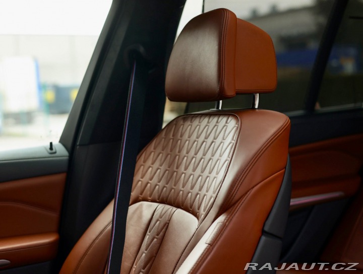 BMW X5 50e xDrive | Tartufo kož 2023