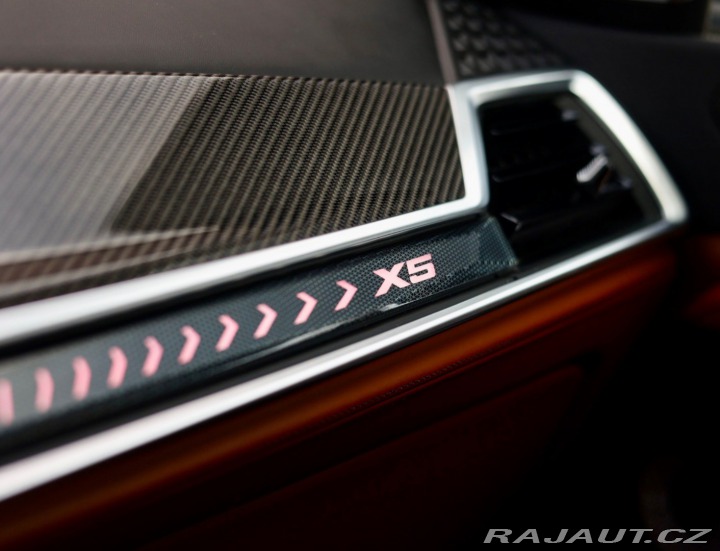 BMW X5 50e xDrive | Tartufo kož 2023