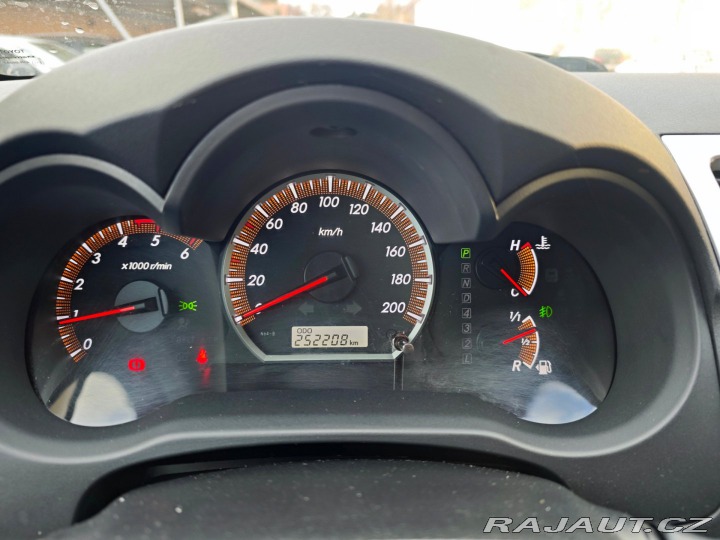 Toyota Hilux Double Cab 3.0D-4D AT 4WD 2014