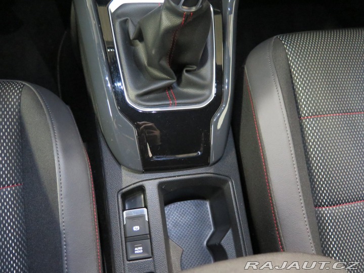 Volkswagen T-Roc 1.5TSI,klima,výhřev,2xkol 2020