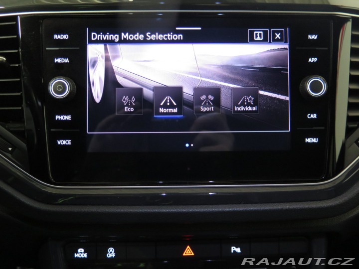 Volkswagen T-Roc 1.5TSI,klima,výhřev,2xkol 2020