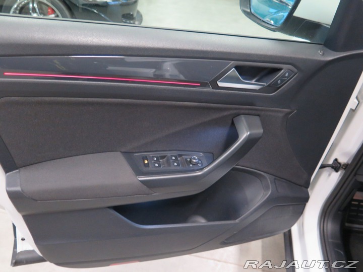 Volkswagen T-Roc 1.5TSI,klima,výhřev,2xkol 2020