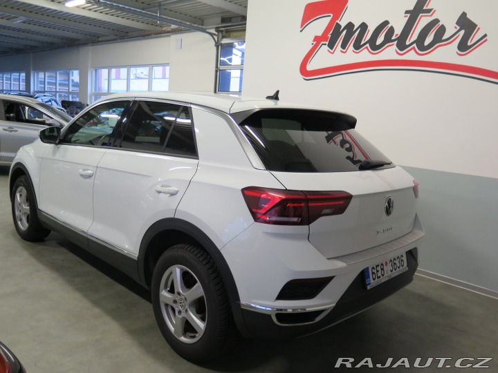Volkswagen T-Roc 1.5TSI,klima,výhřev,2xkol 2020
