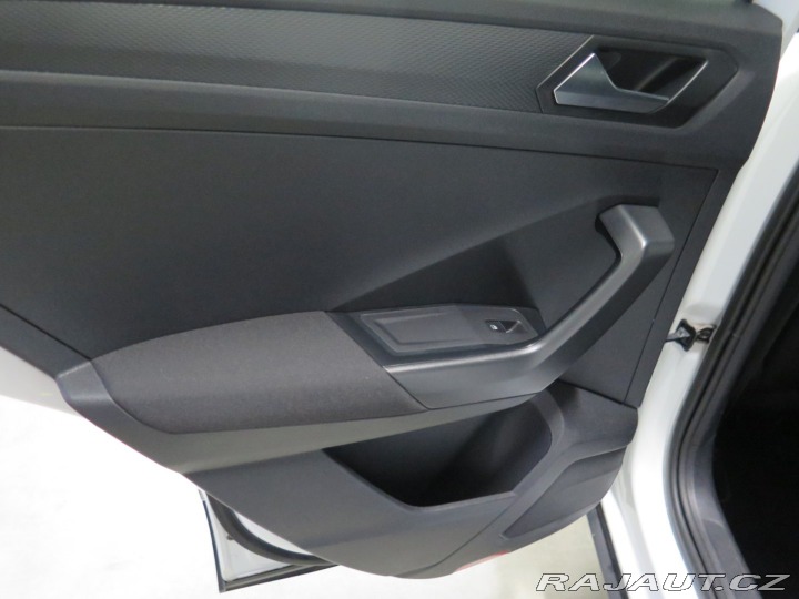 Volkswagen T-Roc 1.5TSI,klima,výhřev,2xkol 2020