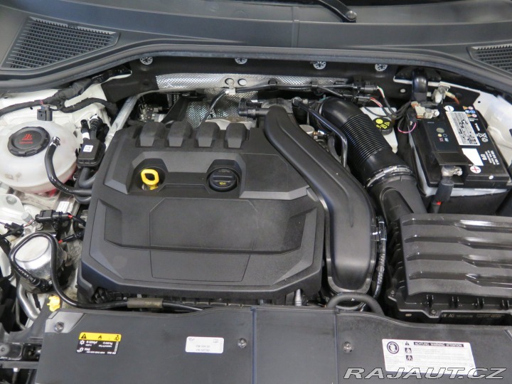 Volkswagen T-Roc 1.5TSI,klima,výhřev,2xkol 2020