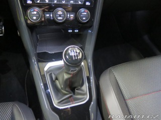 Volkswagen T-Roc 1.5TSI,klima,výhřev,2xkol 2020