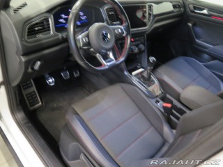 Volkswagen T-Roc 1.5TSI,klima,výhřev,2xkol 2020