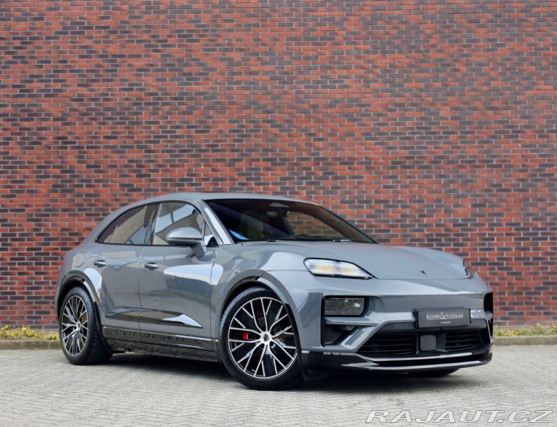 Porsche Macan Turbo | Pasažier Display