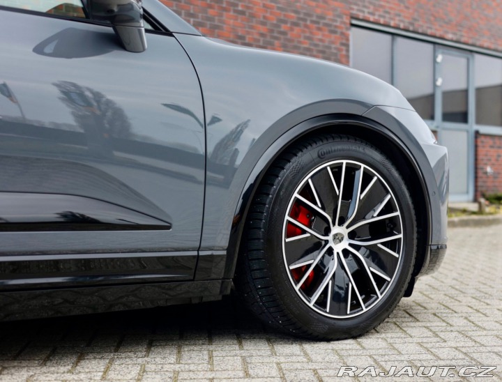 Porsche Macan Turbo | Pasažier Display 2025