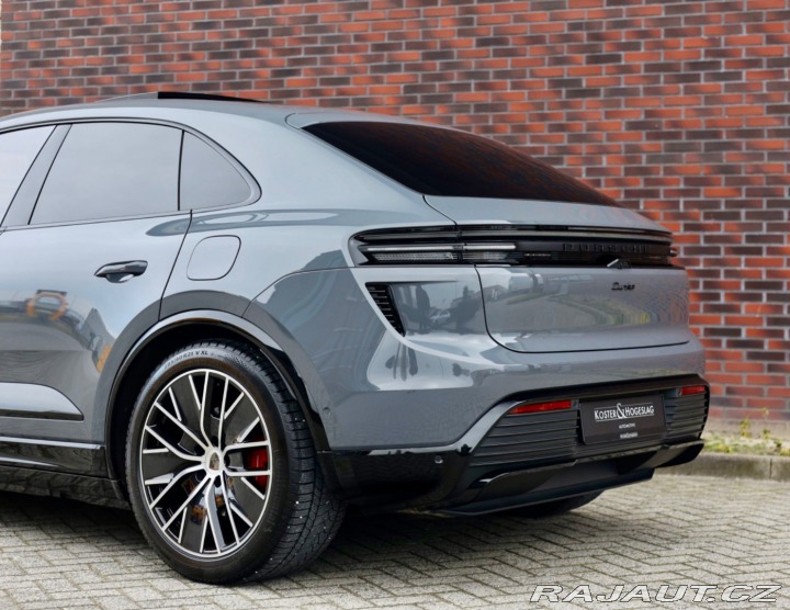 Porsche Macan Turbo | Pasažier Display 2025