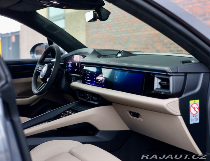 Porsche Macan Turbo | Pasažier Display 2025