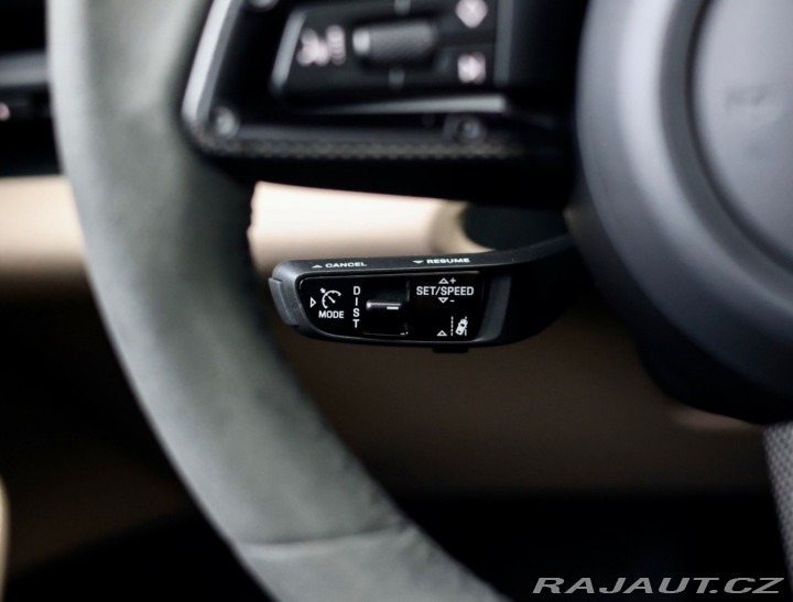 Porsche Macan Turbo | Pasažier Display 2025