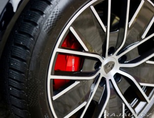 Porsche Macan Turbo | Pasažier Display 2025