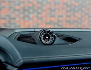 Porsche Macan Turbo | Pasažier Display 2025