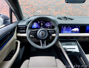 Porsche Macan Turbo | Pasažier Display 2025